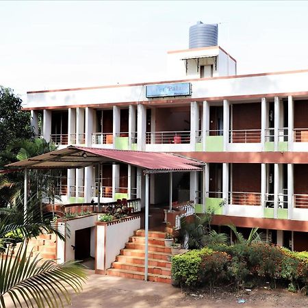 River Palace - A Valley View Hotel Панчгани Екстериор снимка